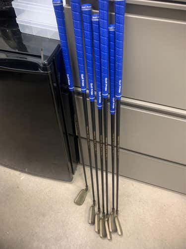 Men's Right Handed Big Bertha Regular Flex Graphite Shaft Iron Set