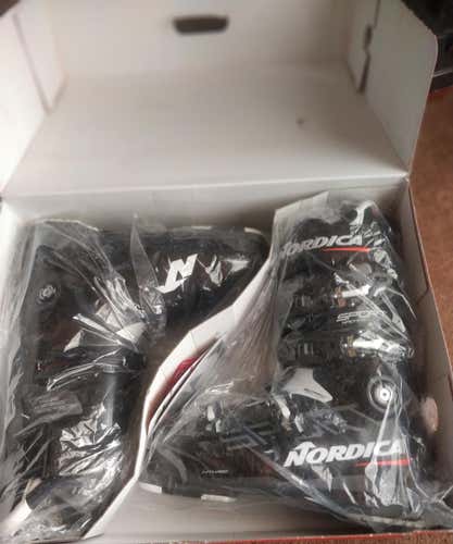 Like New Used Men's Nordica All Mountain Sport Machine Ski Boots > 130 Flex
