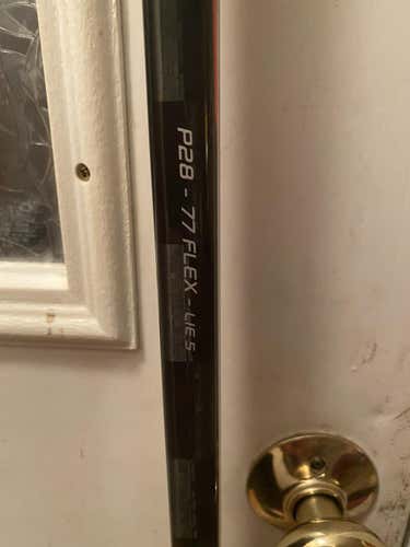 New Senior Bauer Right Handed Vapor FlyLite Hockey Stick Toe
