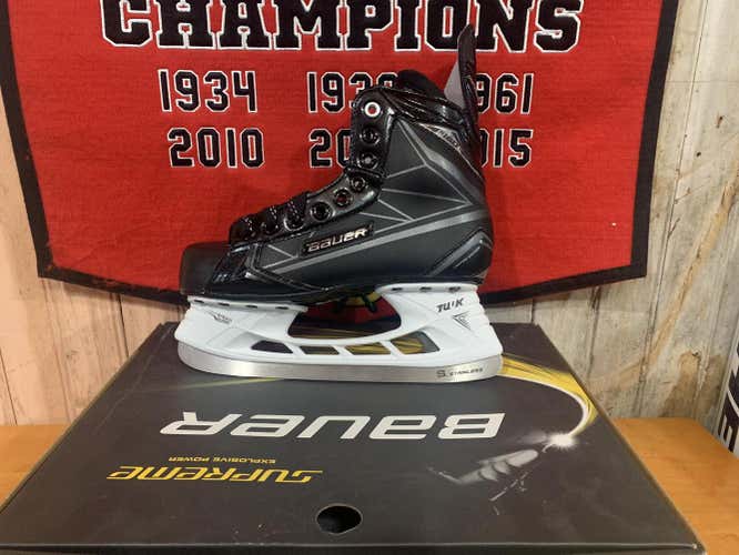 Junior New Bauer Hockey Skates Size 5.5