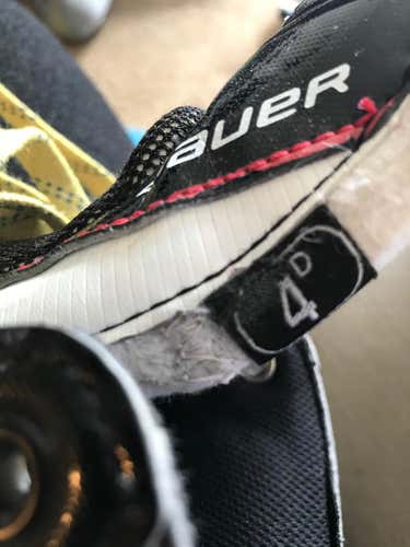 Bauer Vapor x700 size 4