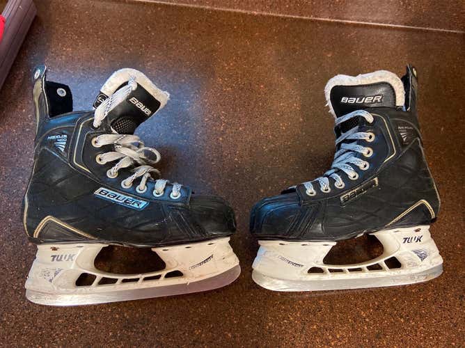 Used Bauer Nexus 400 EE (Extra Wide) Size 3.5 Hockey Skates