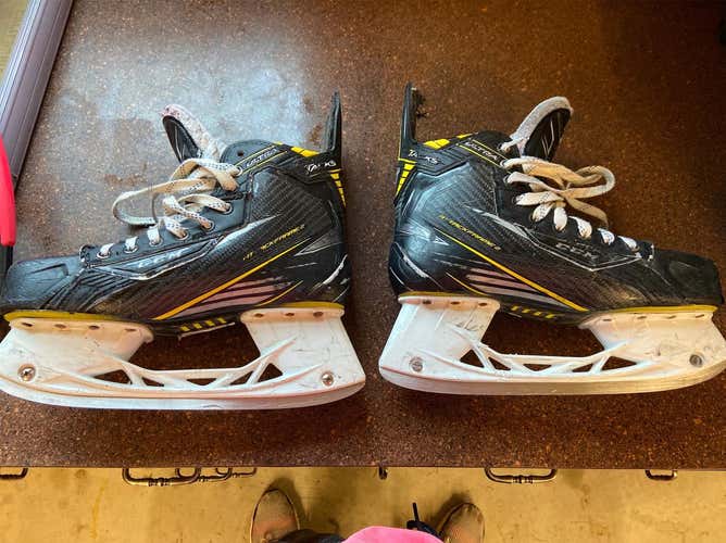 Used CCM Ultra Tacks EE (Extra Wide) Size 7.5 Hockey Skates