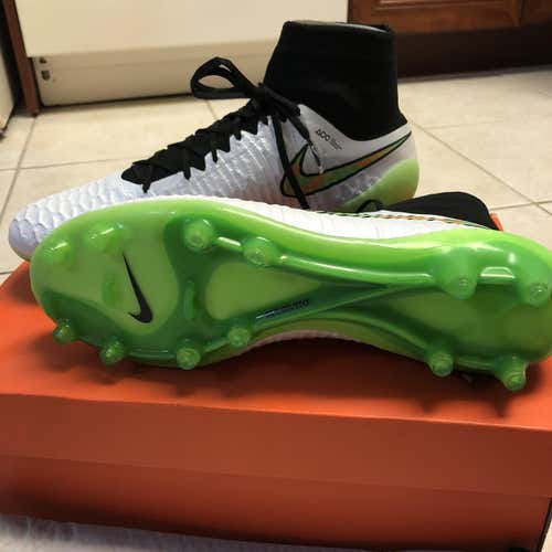 White New Men's 9.5 (Women's 10.5) Nike Magista Obra FG Cleats