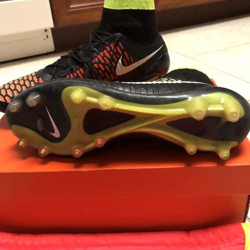 Black/Hyper Punch New Men's 9.5 (Women's 10.5) Nike Magista Obra FG Cleats
