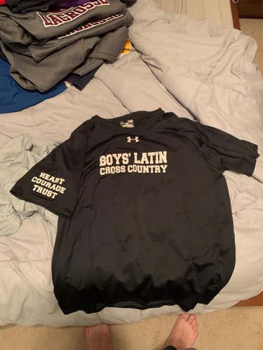 Black Boys Latin Crosse Country Men's XL Under Armour Shirt