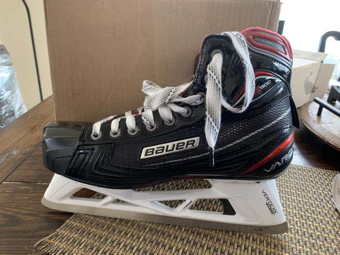 Used Senior Bauer vapor x900 Hockey Goalie Skates EE (Extra Wide) Size 9.5