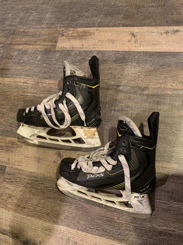 Used CCM Tacks D&R (Regular) Size 8.5 Hockey Skates