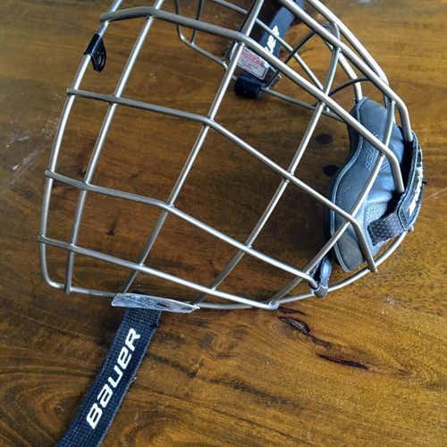 Used Medium Bauer Re-Akt Cage Full Cage