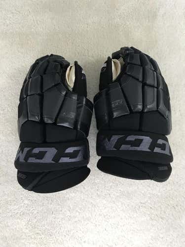 Black Senior Used CCM CS 400 Gloves 15"