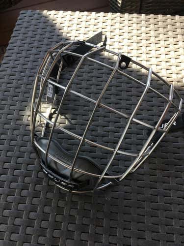Used Medium Bauer Re-Akt Cage