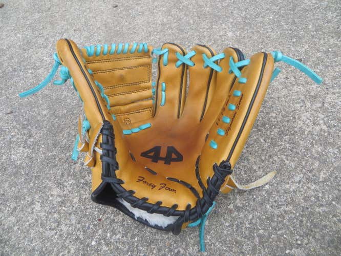 Trade for ballcoach102. It includes 3 gloves. Pine bluff and steelo