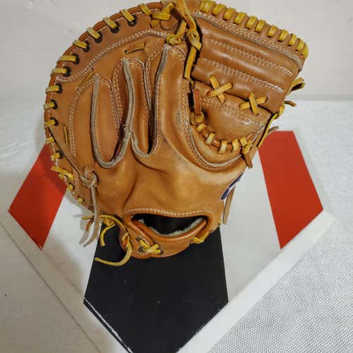 Used High School/College Right Handed Yogi Berra Approve Signature Glove Baseball Glove 31.5"