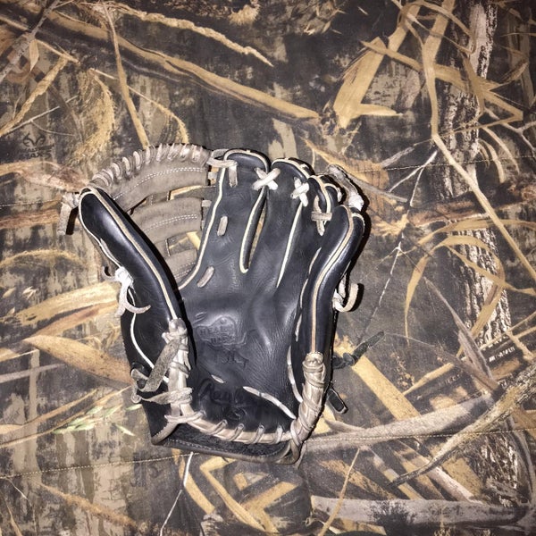 Black Used Right Handed Heart of the Hide 11.75" Baseball Glove