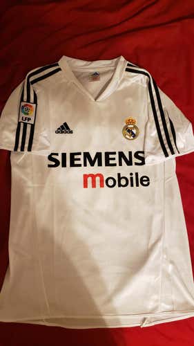 2004-05 Roberto Carlos Real Madrid jersey