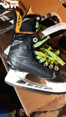 Junior Used Bauer Ignite Hockey Skates EE (Extra Wide) Size 1