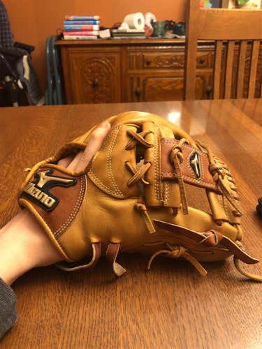 Used Right Handed Global Elite 11.5" Baseball Glove