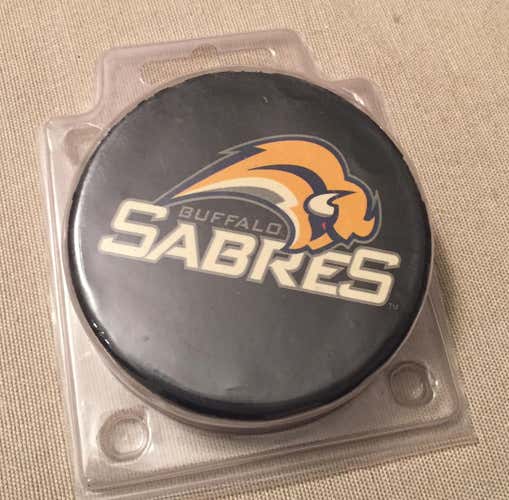 BRAND NEW- RETRO: Buffalo Sabres Logo Puck