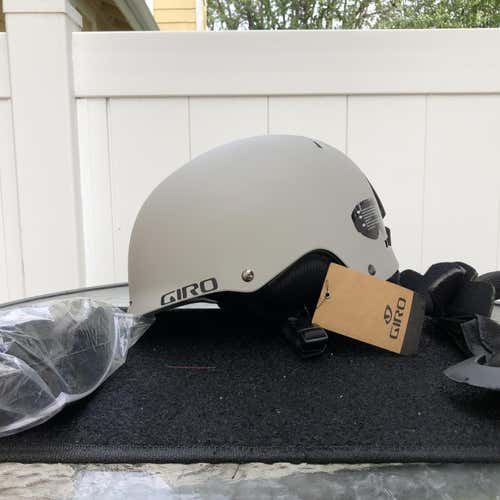 Gray Unisex Medium Giro Snowboard/ Ski Helmet