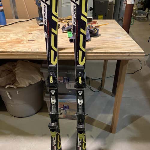 Used 2012 Fischer RC4 Junior Race With Bindings Max Din 11 Skis