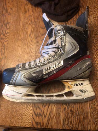 Used Bauer Vapor APX EE (Extra Wide)  Size 10.5 Hockey Skates