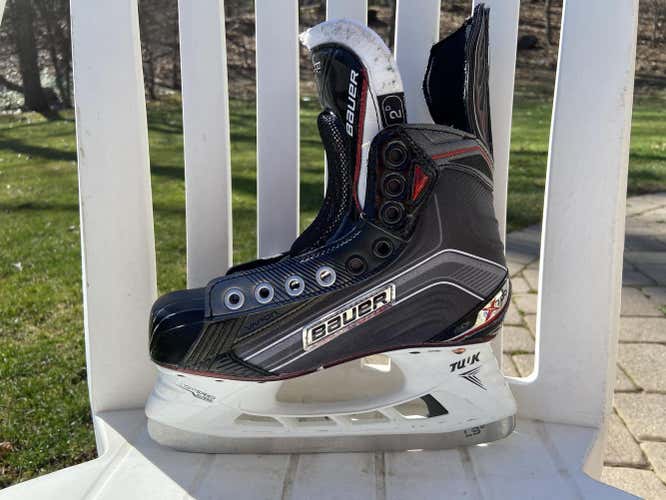 Used Once Bauer Vapor Junior X700 Hockey Skates Size 2