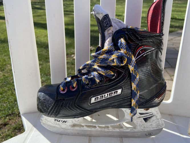 Used Bauer Vapor 1X 2.0 Hockey Skates Youth Size 13.5
