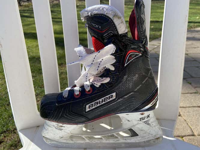 Used Bauer Vapor X700 Junior Hockey Skates Size 1.5 With a Pair of LS1 Steel