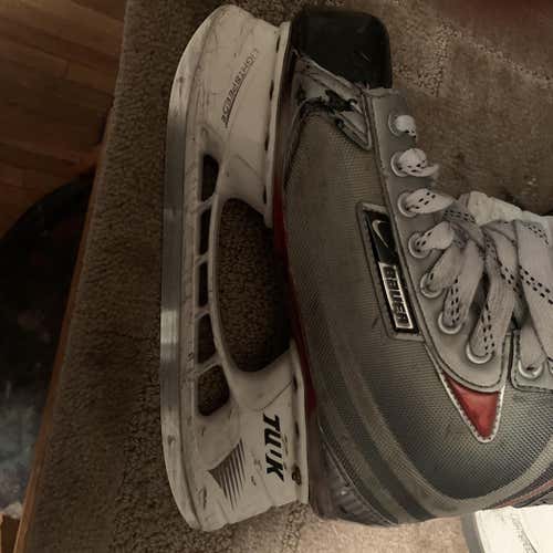 Used Bauer D&R (Regular)  Size 6.5 Hockey Skates