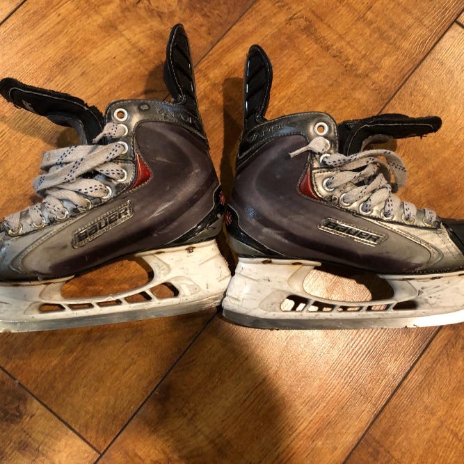 Used Bauer Vapor Size 4 Hockey Skates