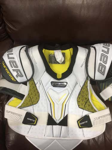Used Senior Large Bauer Supreme Ignite Shoulder Pads