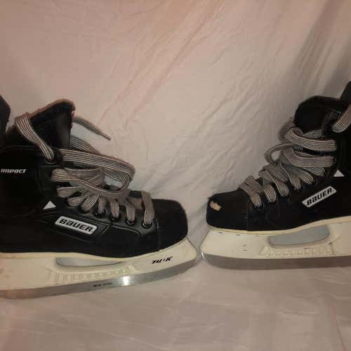 Used Bauer Size 4 Hockey Skates