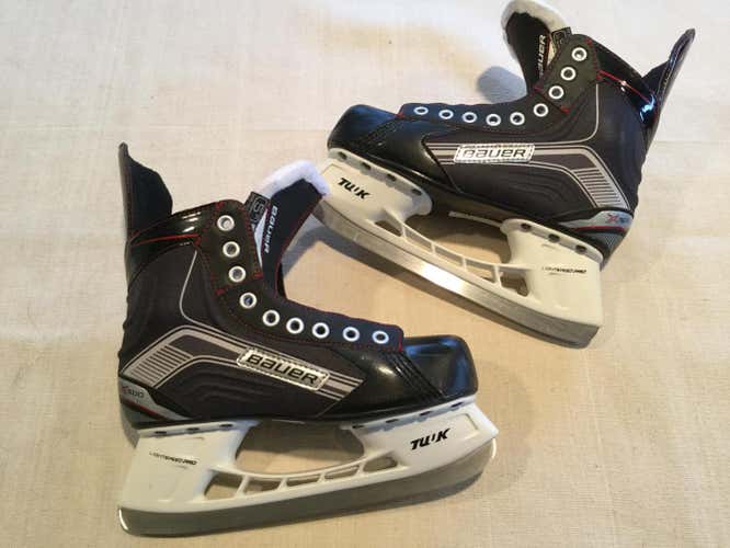 Senior Used Bauer Vapor X300 Hockey Skates D&R (Regular) Size 5