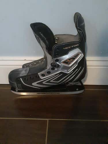Used Senior CCM Vector 6.0 Hockey Skates E&W (Wide) Size 8.5