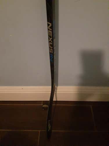 Used Junior Bauer Right Handed Nexus 1N Hockey Stick Mid