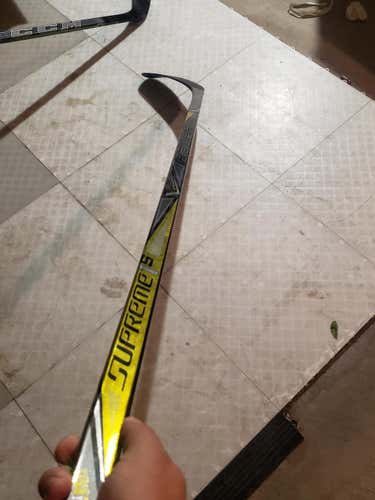 Used Senior Bauer Right Handed Supreme 1S Hockey Stick Mid