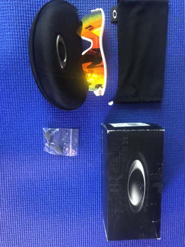 White Men's  Oakley Radar Sunglasses i can negotiate