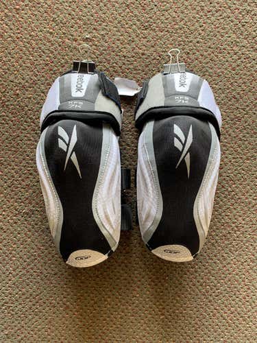 New Medium Reebok 7K Elbow Pads