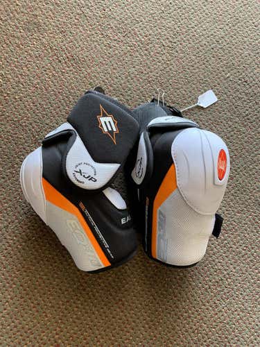New Medium Easton Synergy EQ30 Elbow Pads