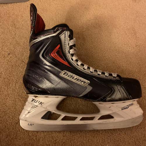 Used Bauer Vapor APX2 D&R (Regular) Pro Stock Size 9 Hockey Skates