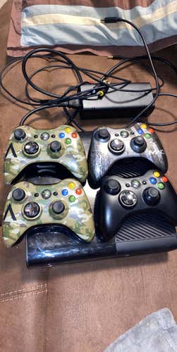 GREAT Xbox 360 E With 4 Controllers