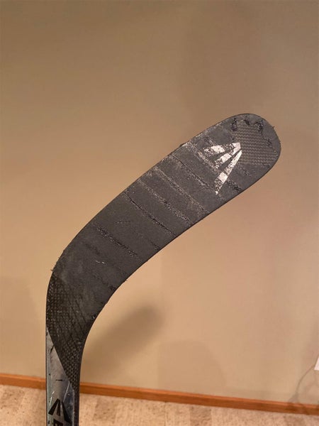 New Intermediate Easton Right Handed V9E Hockey Stick Mid Pattern |  SidelineSwap