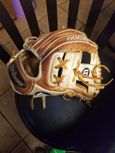 Used High School/College Wilson Right Handed Infield A2000 1786 Baseball Glove 11.5"