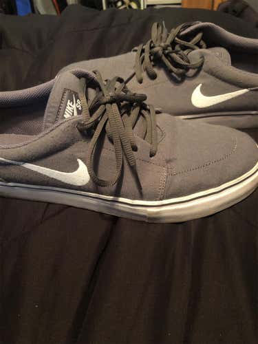 Gray Men's 11.5 (Women's 12.5) Nike Shoes