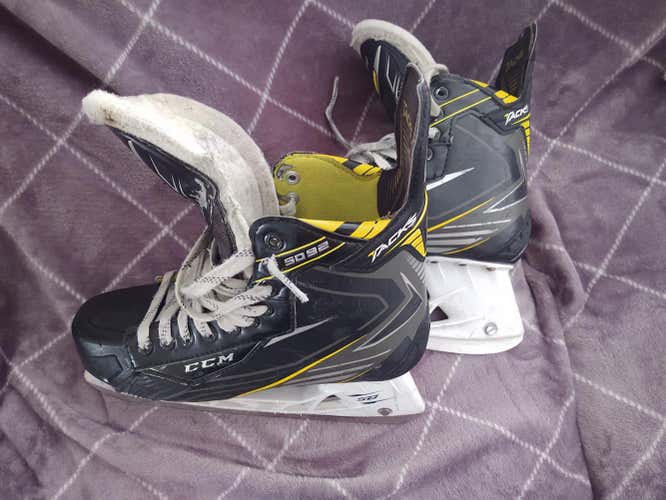 Senior Used CCM Tacks 5092 Hockey Skates D&R (Regular) Size 8