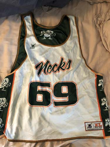Top Gun Fighting Clams Little Necks Pinnie #69