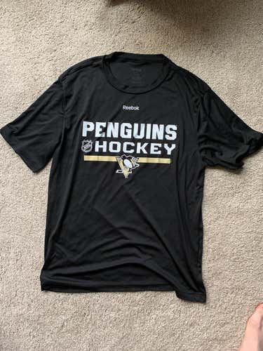 Pittsburgh Penguins Medium Shirts