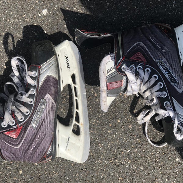 Used Bauer Vapor x50 Size 5.5 Hockey Skates