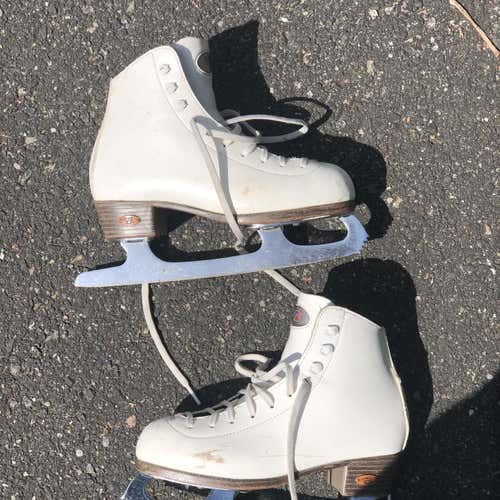 White Used Riedell Size 3 Figure Skates