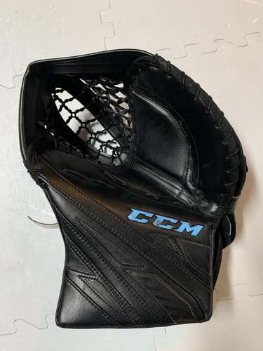 Black  CCM  Extreme Flex 4 Glove